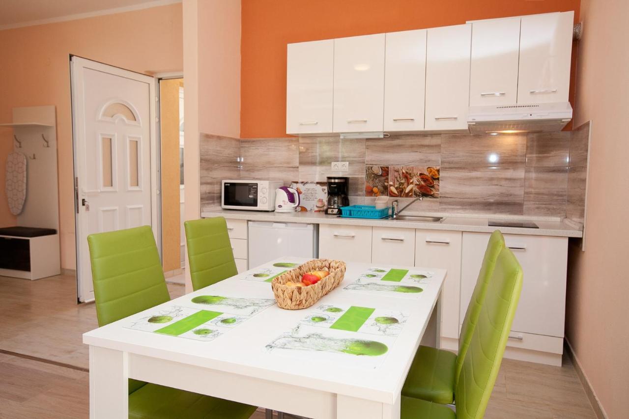 Apartmani Lea Стариград-Пакленица Экстерьер фото